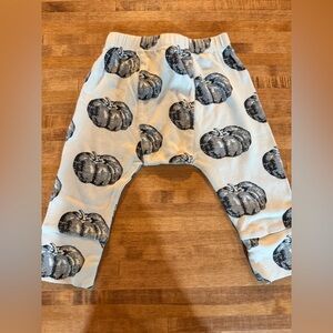 Kate Quinn, organic cotton Halloween pumpkin pants size 18-24 months
